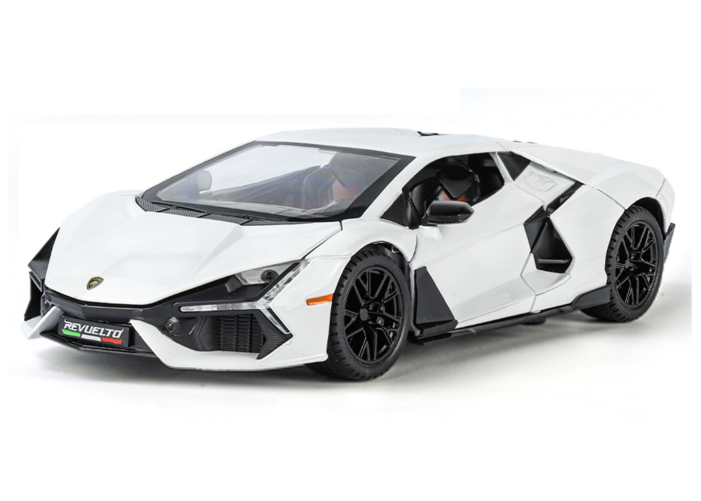 Lamborghini Daniel Street 1:24 Scale Alloy Metal Pullback Toy car with Openable Doors Light Music