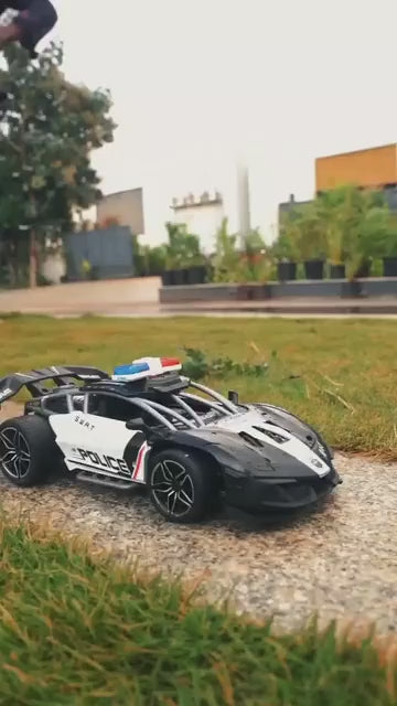 Remote Control Police Car Toy 1:16 Scale RC Car with Lights, Siren & Mist Spray